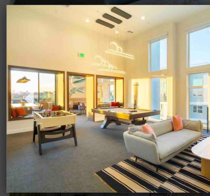Apartmán Relax On Wilshire With A View Los Angeles Exteriér fotografie