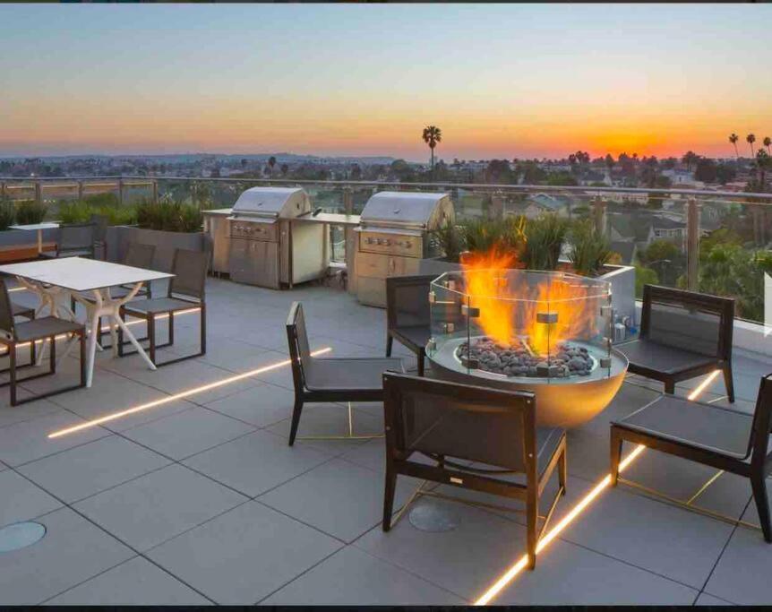 Apartmán Relax On Wilshire With A View Los Angeles Exteriér fotografie